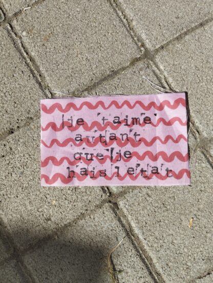 Patch à coudre « Je t’aime autant que je hais l’Etat » – Image 2