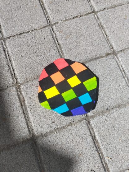 Dessous de verre damier arc en ciel
